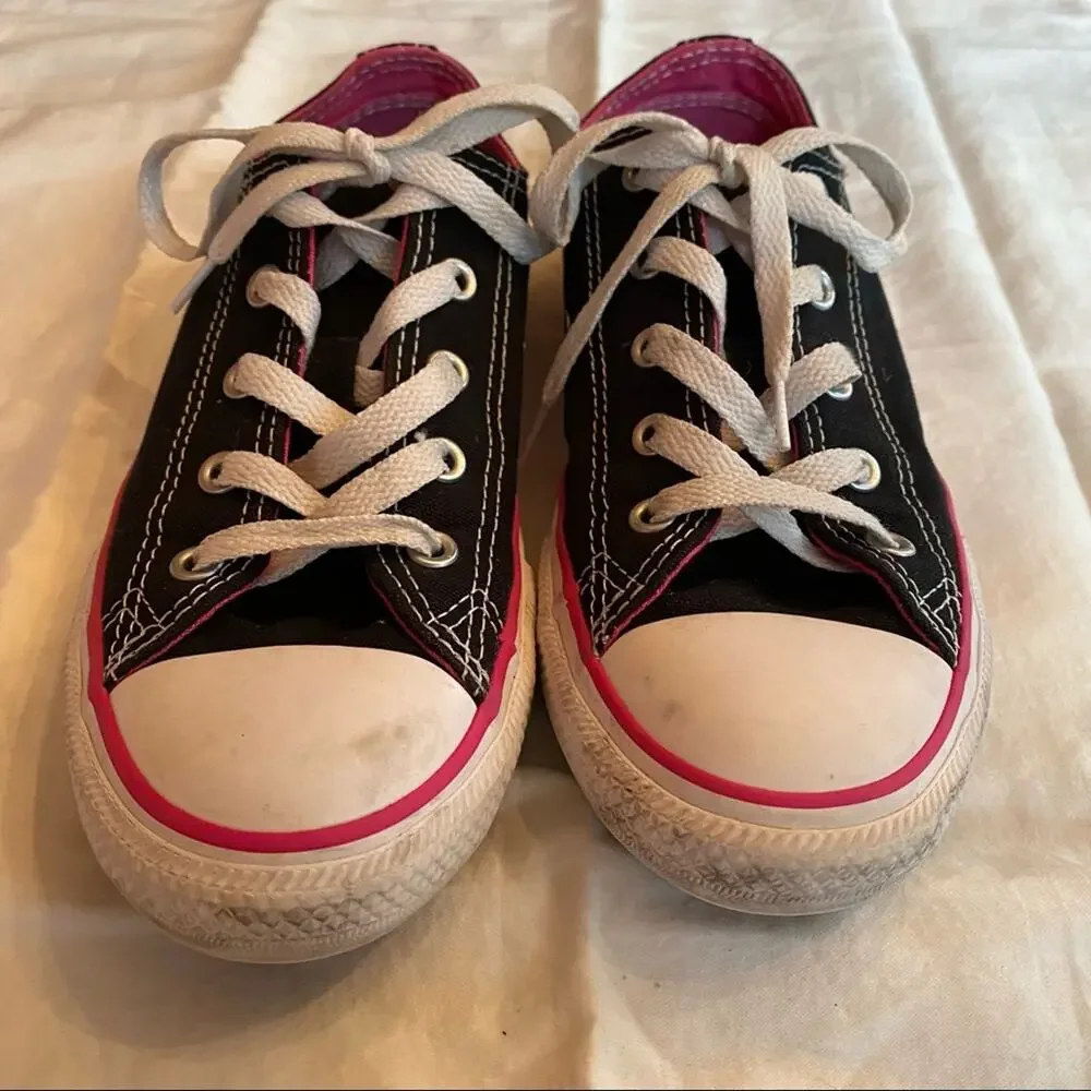 Converse Juniors Size 2 Low top Chuck Taylor All Star Double Tongue 2